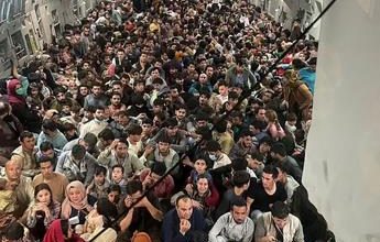Photo of La huida de Kabul: Afganos provocan caos en el aeropuerto