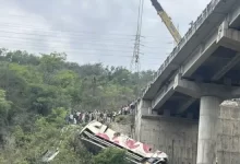 Photo of Accidente de bus deja 10 muertos y 55 heridos en la India